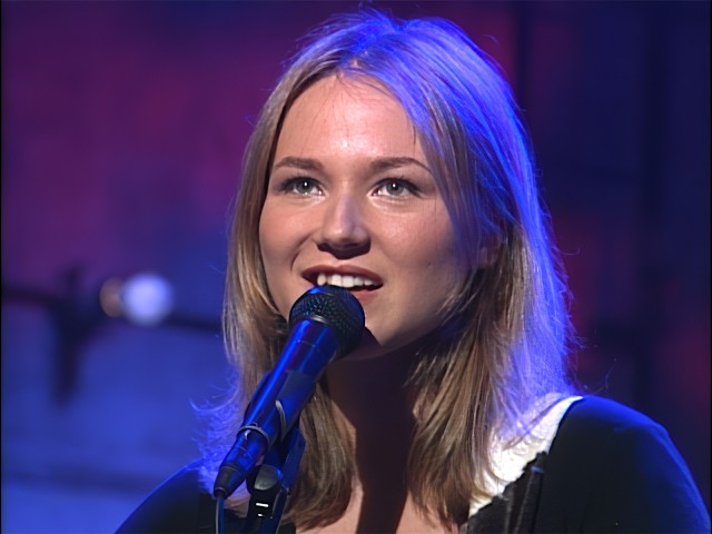 Jewel Makes Her TV Debut with "Who Will Save Your Soul" Live in 1995 | Late Night with Conan O’Brien