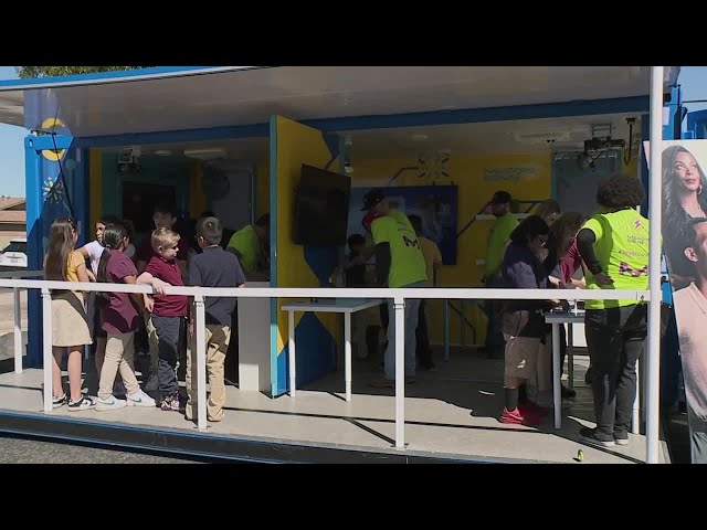 Tempe students check out mobile science lab with hands-on STEM learning