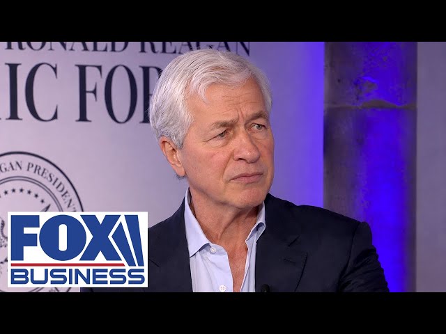 Jamia Dimon BLOWS UP when confronted over crypto rules