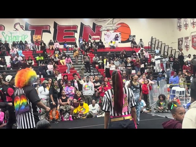 BATTLE ZONE ( TRIN  & MANI  @H-SQUAD. H-SQUAD. @HELENSQUADTV #dance #tommytheclown 