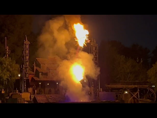 Hot Viewing of Fantasmic!