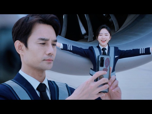 二人在停機坪相遇，程霄以為要挨批，沒想到突如其來的溫柔，他伸手接過手機拍照！🔥#向风而行 #Flight to You #谭松韵 💗#王凯 #心動追劇社