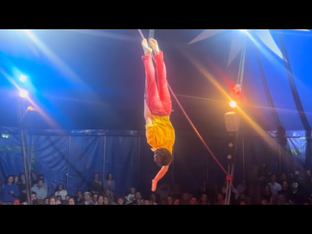 Extract of “Artistic Void” for One Two Circus festival 2025, Java des Baleines