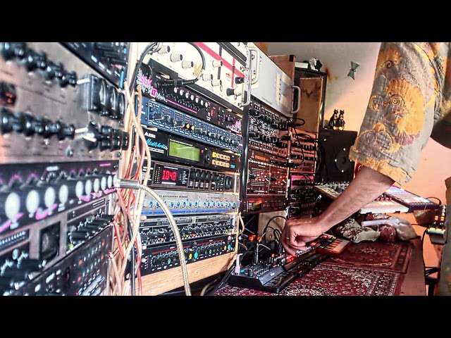 Satvidyaraj - Razmeglitev (Behringer Edge, Syncussion, JT, TX81Z)