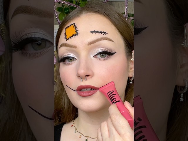 SCARECROW MAKEUP HACK!!🎃🐦‍⬛ #makeup #halloween #makeuptutorial #eyemakeup