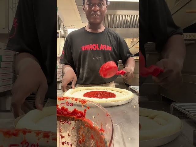 Italian Sausage Stuff Crust Pizza • Tutorial 