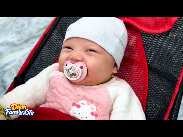 Baby Banh Bao smiled broadly when she first put on a pacifier