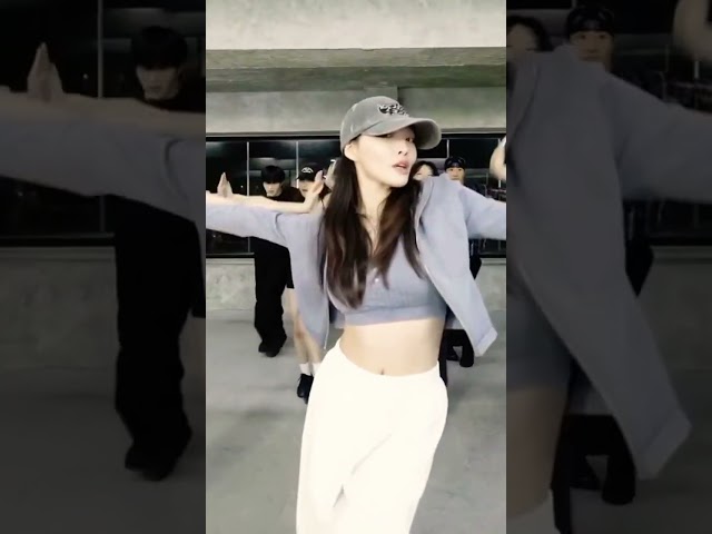 CHUNG HA - “ ALGORITHM “ DANCE PRACTICE MIRRORED #kpop #kpopchoreo #dancepractice #dance #shorts