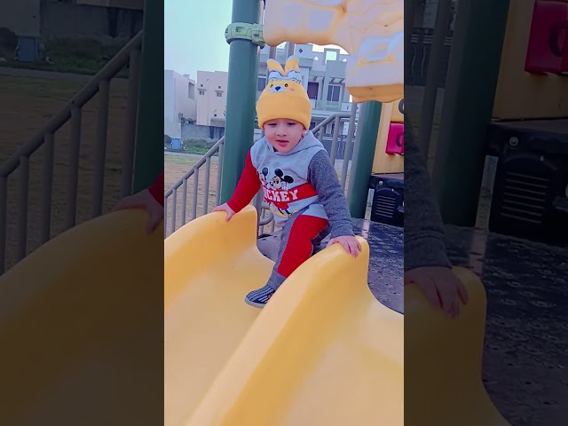 Confuse Kaka 🤪 #Hard to choose slide 😂#cute #baby #love❤️