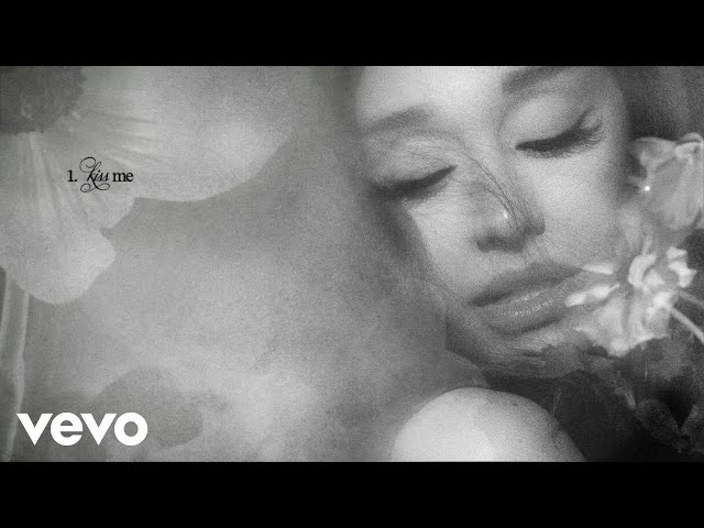 Ariana Grande - kiss me (official visualizer)