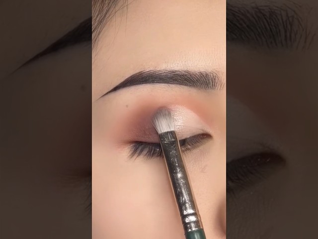 Cut crease makeup #eyemakeup #cutcreasemakeup #cutcreaseeyelook #cutcreasetutorial #shortvideo