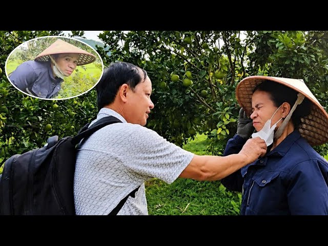 Why did Hoi's mother avoid her ex-boyfriend when they ran into each other?
