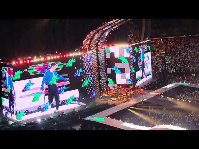 Harry Styles - Music For A Sushi Restaurant (Live Amsterdam 16-05-26)