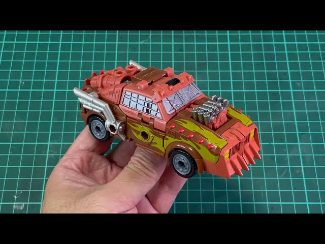 Transformers Age of the Primes Deluxe Class Junkion Jalopy (Off-Road Vehicle mode to Robot mode)