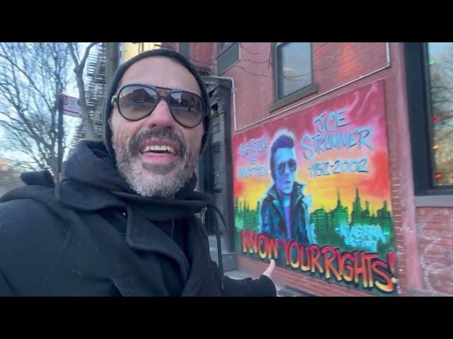 Recordando al gran Joe Strummer, líder de la banda Inglesa The Clash, en el Tompkins Square en N.Y.