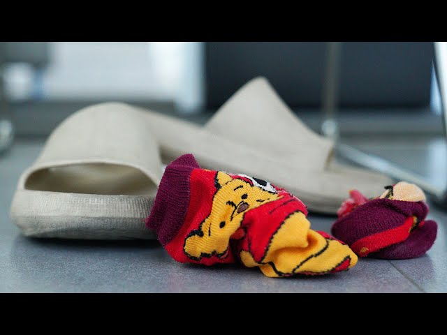 Kick Off Your Shoes & Relax Your Feet | MB VR 360°