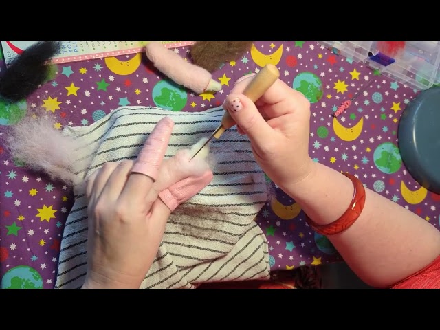 How to make a needle felt finger #needlefelt #needlefelting 