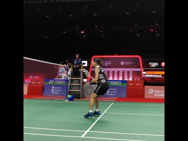 Tai Tzu Ying against Ratchanok Intanon (courtside view) | TOYOTA Thailand Open 2021