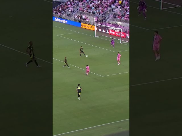 LIONEL MESSI EMBARRASSED GOALKEEPER WITH A CHIP 🍟 #football #soccer #shorts