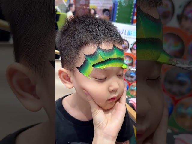 I have used up several triceratops split cakes  #facepaint #facepainting #children #paintingtutorial