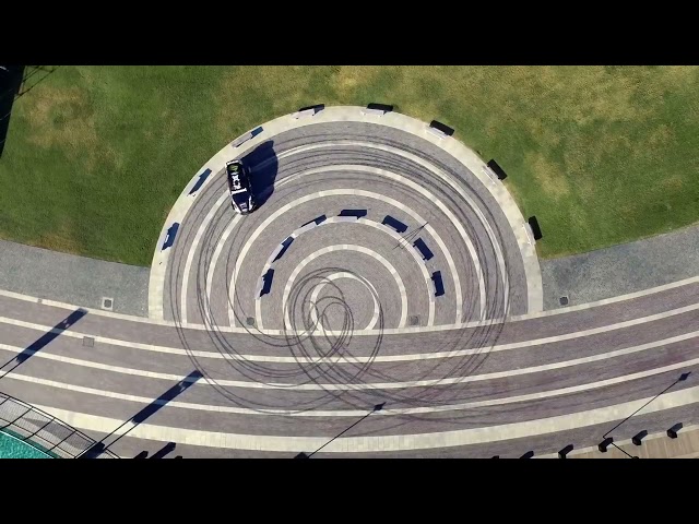 PRICELESS KNOWLEDGE Dubai police cars VS Racer