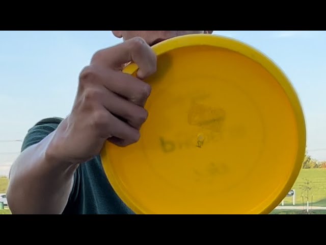 Grips in Disc Golf (And When To Use Them)