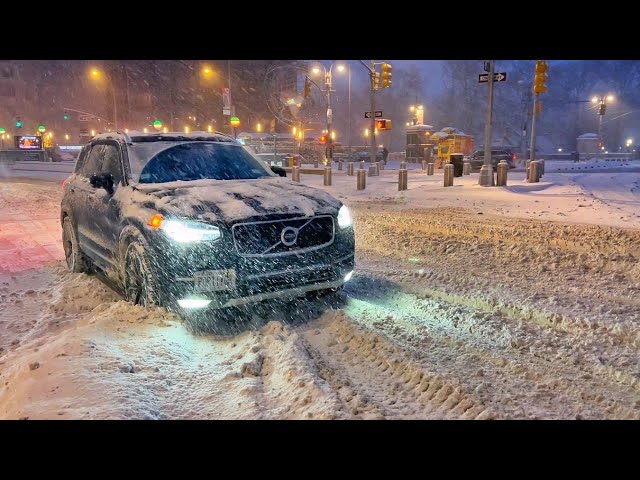 NYC's Biggest Blizzard & Winter Storm of 2022 - Walking NYC during Winter Storm Kenan 🌨
