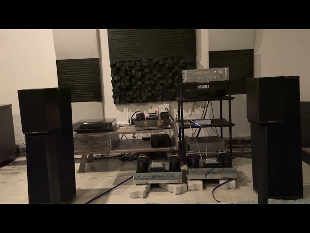 EAR 869 Single Ended Amp + Vandersteen 1ci Speakers playing Becca Stevens - Kiss From a Rose