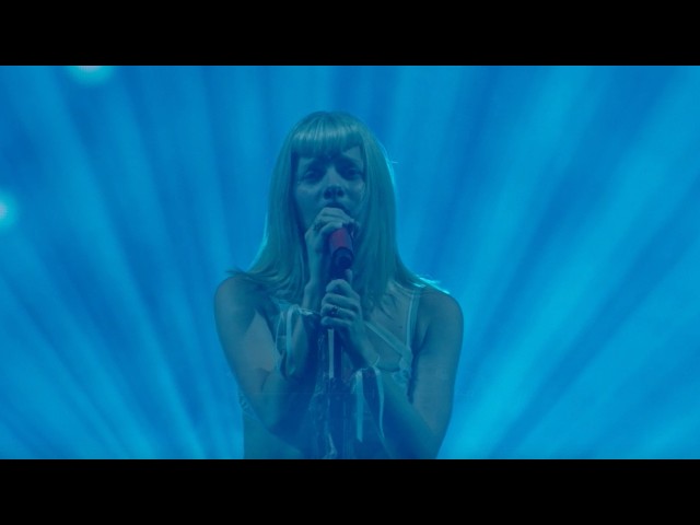 AURORA – Runaway (Live From Mexico City)