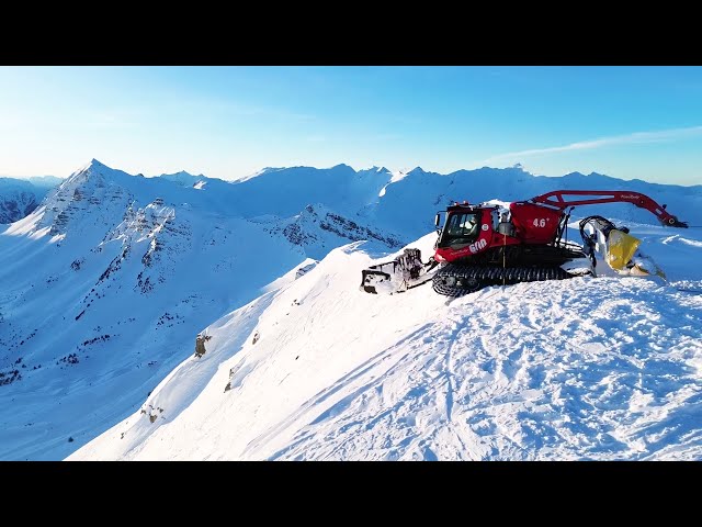 Descente du KL en dameuse depuis le sommet du télésiège Speed Master à Vars