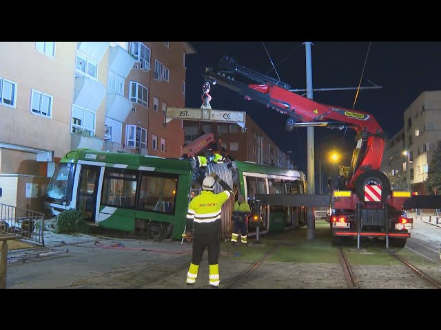 Descarrila un #tranvía  en Parla