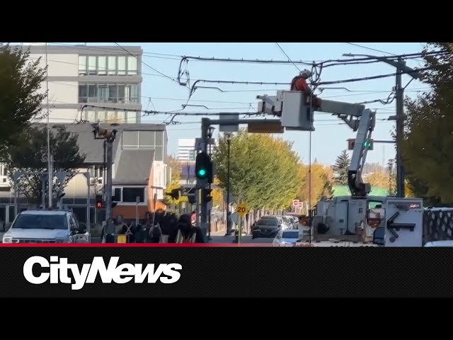 Power outage disrupts Calgary CTrain service through downtown