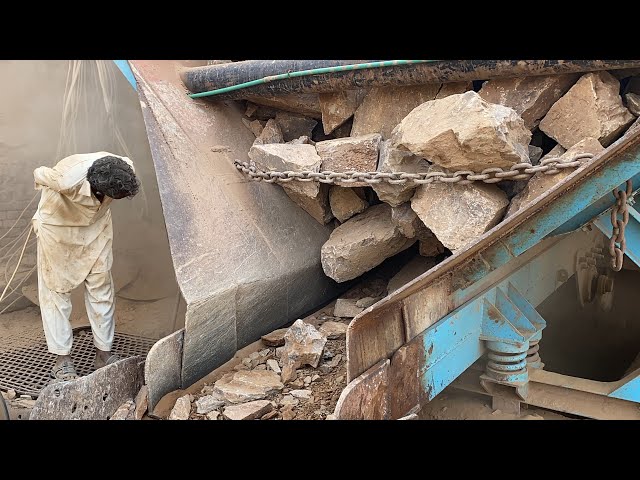 "Big Rock Crusher Machine: A Giant in Action"Big Rock Crushing: A Powerful Process"#stonecrusher