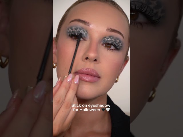 Easy Halloween eyeshadow! #makeuphacks