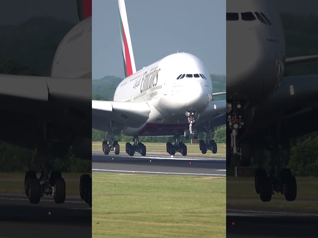 IMPRESIONANTE ATERRIZAJE del AVION COMERCIAL MAS GRANDE DEL MUNDO 😮 #shorts #viajes #avion #airbus