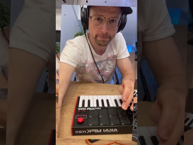 reverse engeneering beat #beatmaker #mpk3mini #boombap #chillhop #novation #joq #fresh
