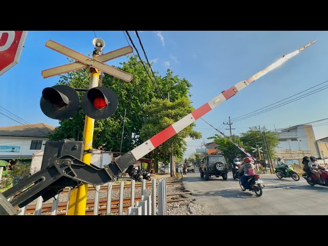Kalijaten Railway Crossing, Sidoarjo, East Java
