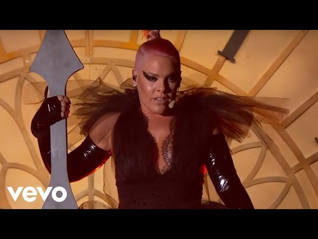 P!NK - Just Like Fire (2016 Billboard Music Awards Performance)