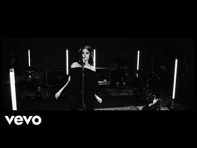 BANKS - Drowning (1 Mic 1 Take)