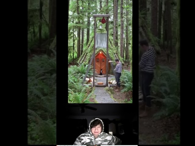 "Чувак испытывает свою самодельную гильотину."