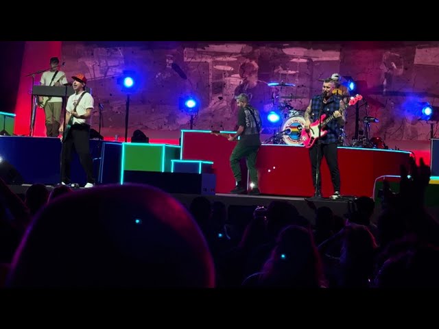 ALL TIME LOW Perform TIME-BOMB With alot of Band Commentary at Baycare Sound Clearwater 11/15/2025