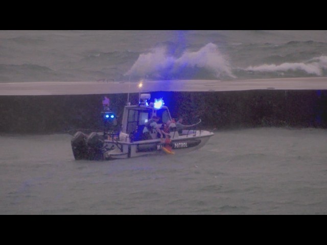 Lorain Marine Patrol Rescues Kayakers During Severe Lake Erie Storm | Lorain Lighthouse Cam