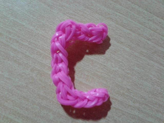 ♥ Tutorial: Letter C made with rubber bands (without a loom) ♥