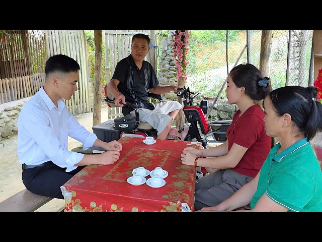 Nhat's father was disappointed and demanded that Mui quickly resolve his troubles.