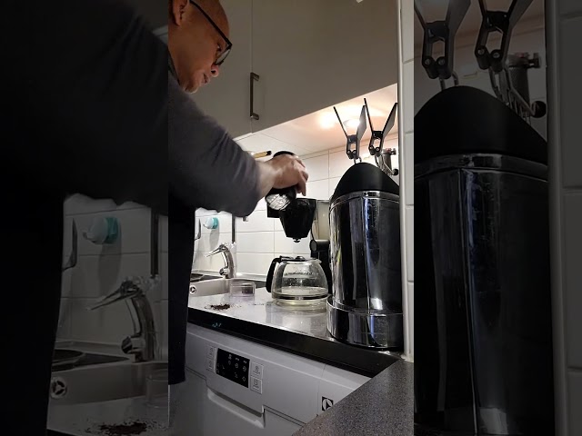 How I make my afternoon coffee before training #coffee #cupofjava #cupofjoe #zoegas