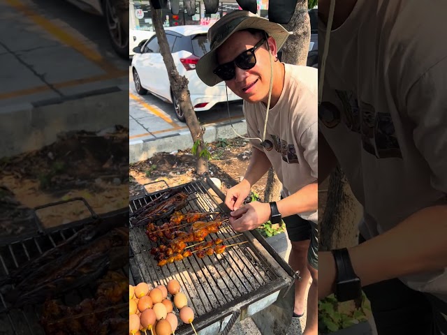 Bangkok Best Street Food စားလို့ကောင်းတဲ့ လမ်းဘေးကြက်ကင်နဲ့ သင်္ဘောသီးထောင်းဆိုင် (Foodie With Abs)