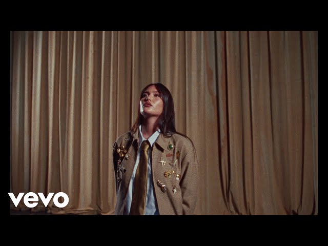 SIENNA SPIRO - MAYBE. (Official Visualizer)