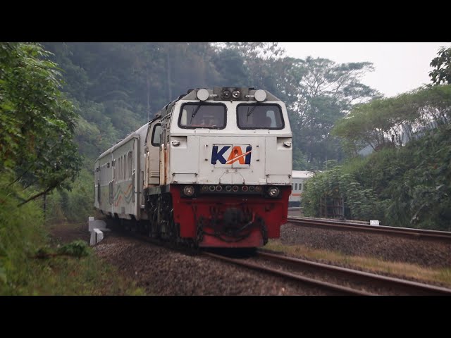 Kompilasi Kereta Api Kamandaka di Berbagai Spot