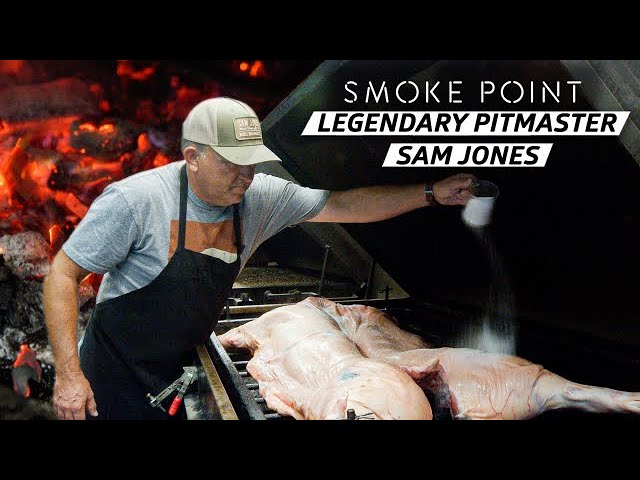 Cómo el maestro parrillero Sam Jones prepara el cerdo entero a la barbacoa más famoso de Carolina...