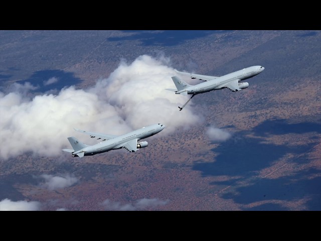 El KC-30A de la RAAF completa el histórico primer reabastecimiento de combustible desde una aeron...